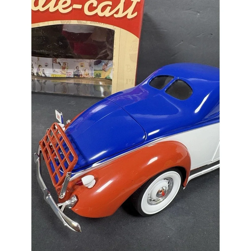 Auto World 1937 Lincoln Zephyr Pepsi Cola 1:18 Diecast Car w/ Box Opening Parts